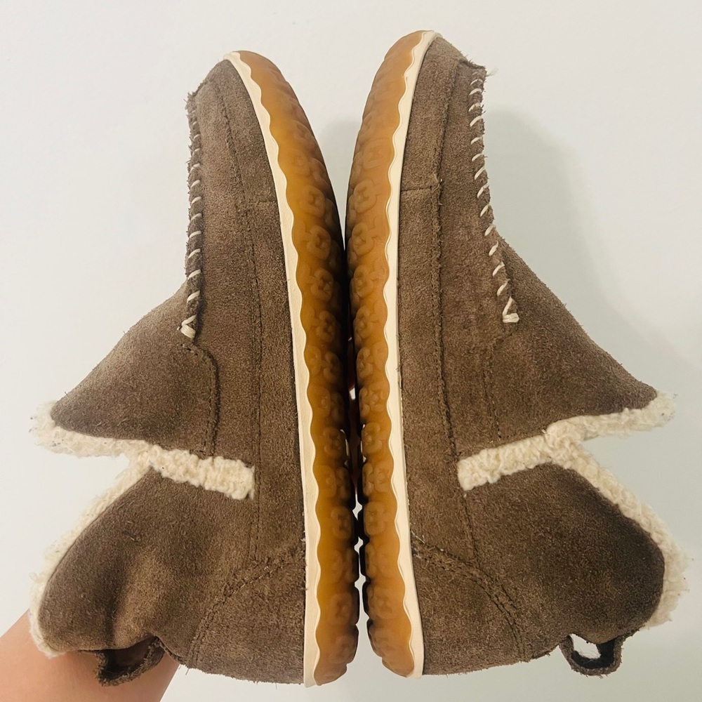 L.L. Bean Women's Size 7 Brown Suede Shearling-Lined Slipper Boots - Picture 4 of 11
